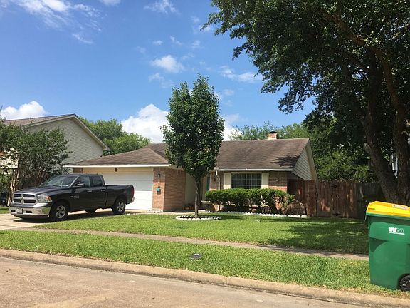 3rd image of 4902 Deerwood Cir