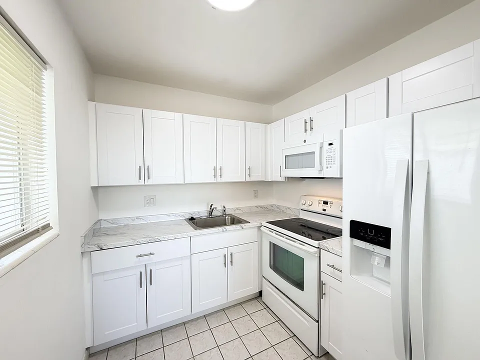 3402 Cynthia Ln #205