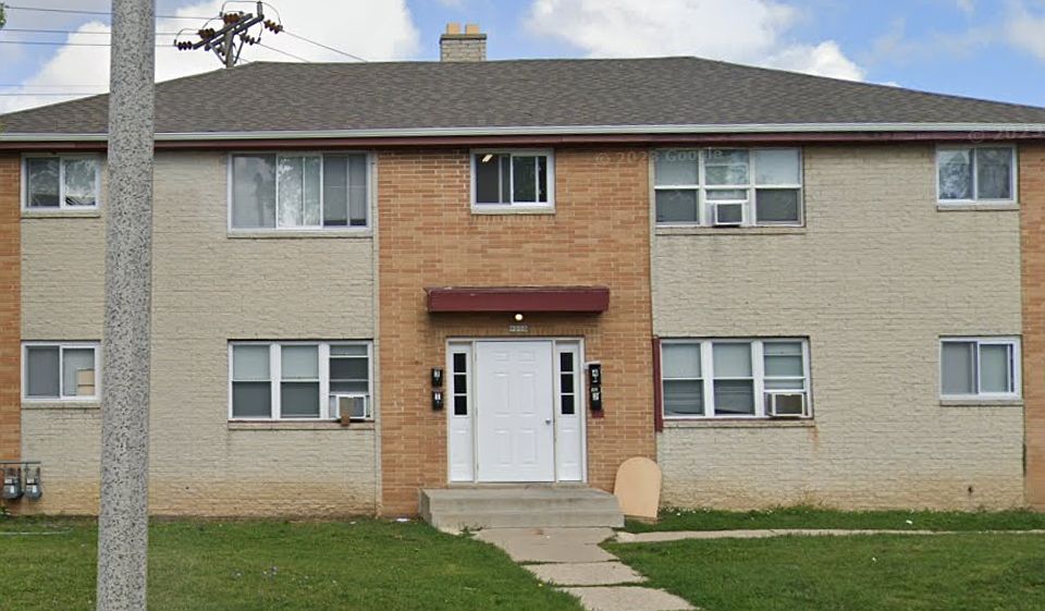 1st image of 9000 W Carmen Ave #3
