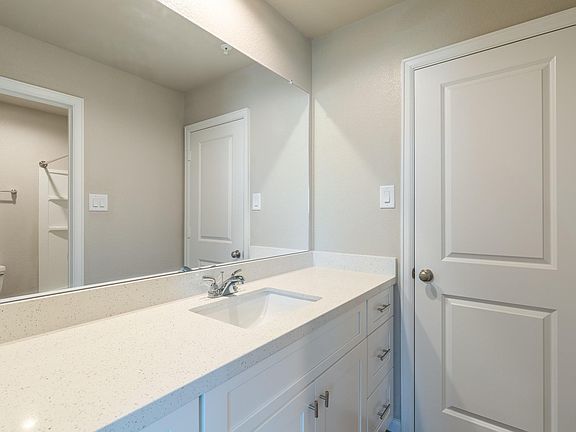 5th image of 219 Park Place Cir #D