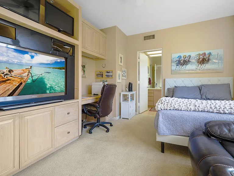 496 Desert Holly Dr — Photo 22