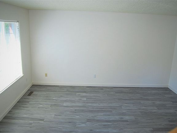 3rd image of 21621 SE Alder St #21627