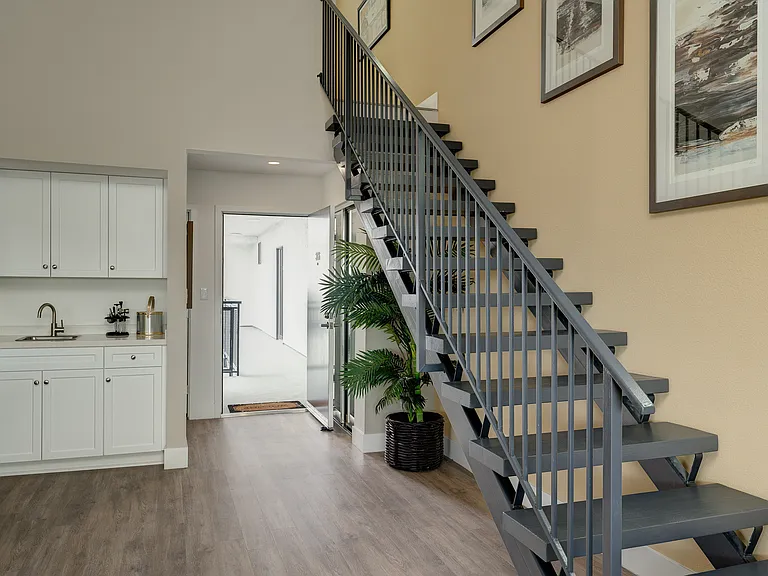 439 Stocker Apartments — Photo 32