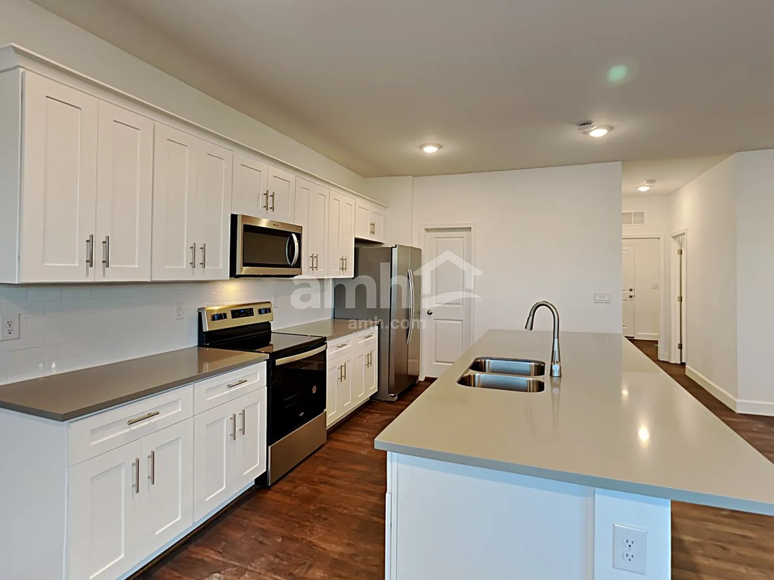 5 bed, 3.0 bath, 2487 sqft, $2,825 — Photo 3