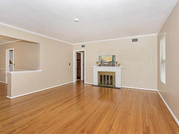 4th image of 1430 Riverbirch Ln