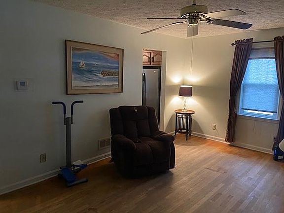 4th image of 1095 Woodland Pl