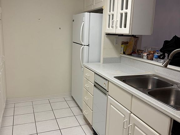 5th image of 300 Mason St