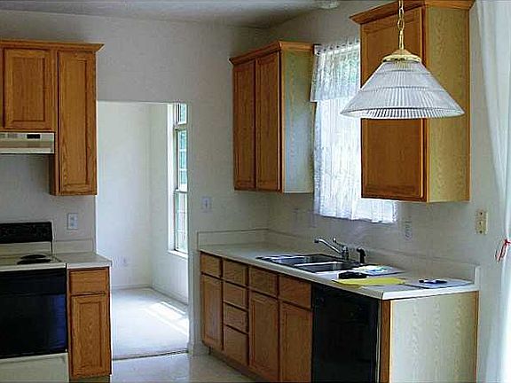 5th image of 403 Cahill Ln