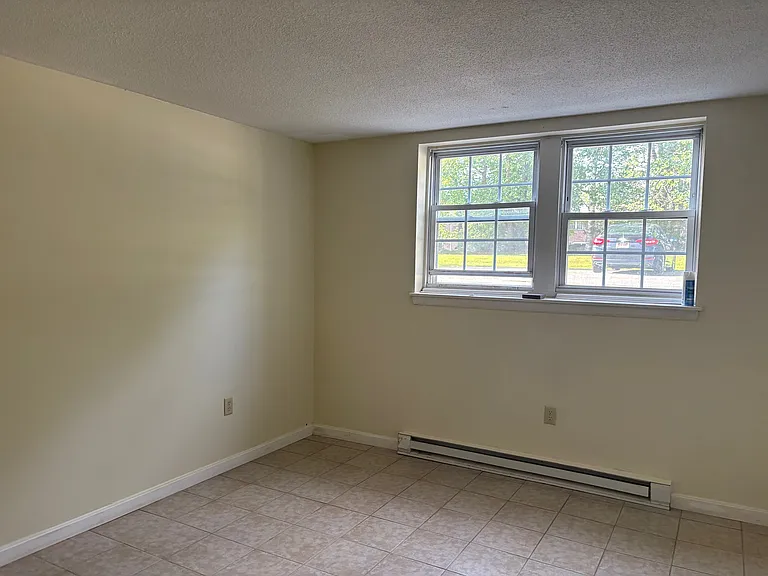 40 Dinan Dr #4 — Photo 2