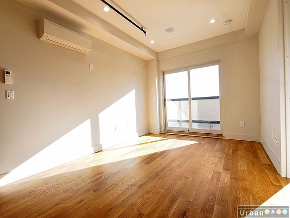 4th image of 882 Dekalb Ave #704