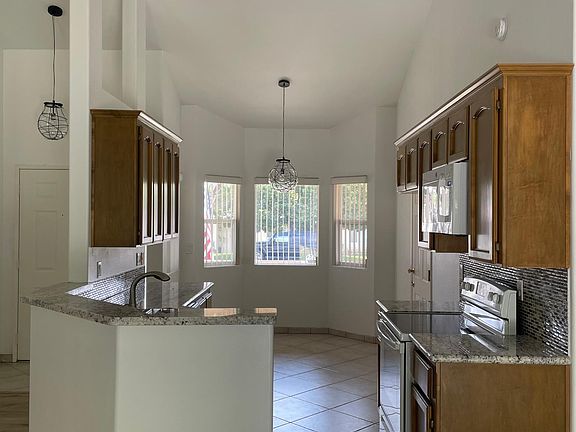 Note the breakfast area in the bay window