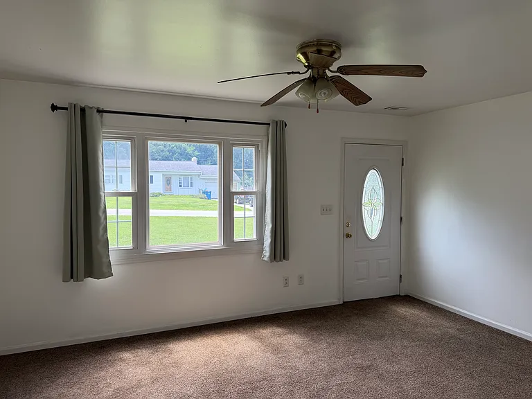 1115 Carolina Ave — Photo 3