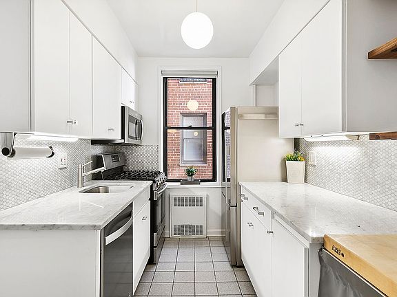 3rd image of 30 E 9th St APT 4B