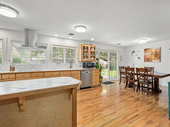 4th image of 2760 Elysium Ave