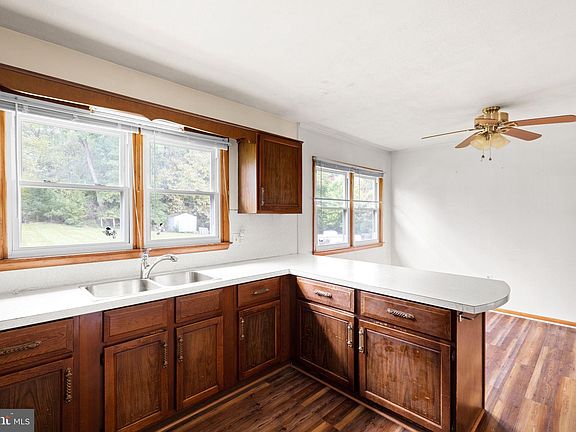 4th image of 75 Harmony Ln