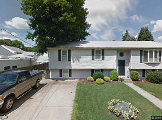 10 Golf Ave, Rumford, RI 02916