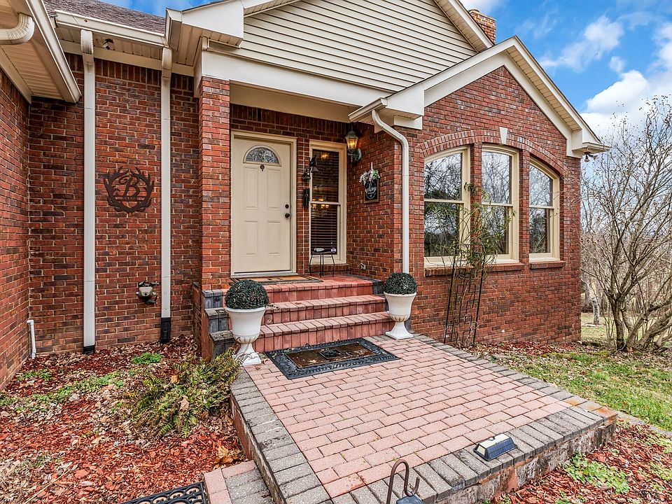 1st image of 315 Pond Dr