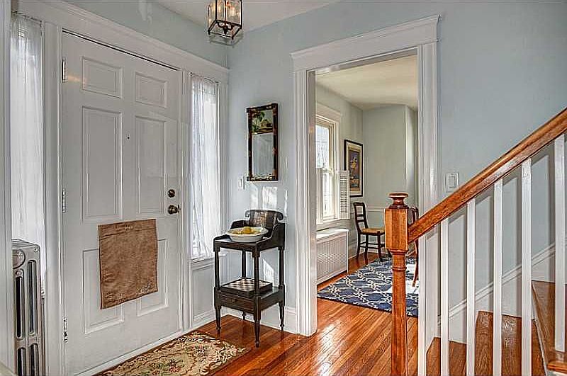 2nd image of 53 Thatcher St