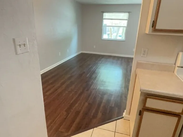 2530 Mar Ct — Photo 8