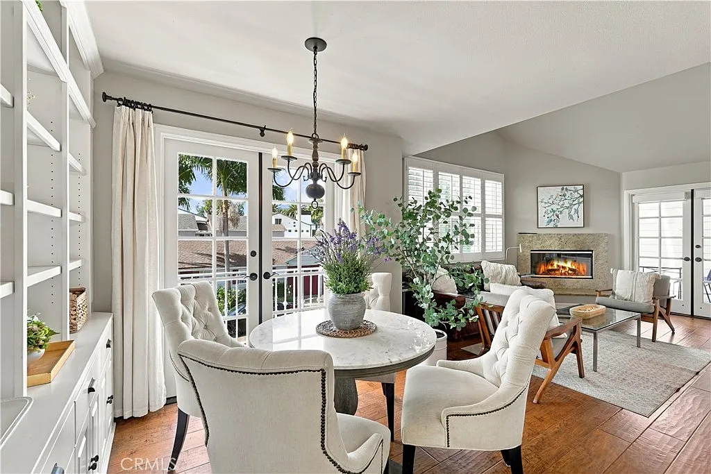 2 bed, 2.5 bath, 1292 sqft, $8,000 — Photo 3