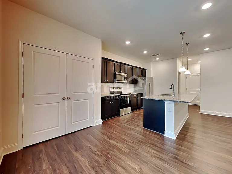 577 Summit View Ln — Photo 3