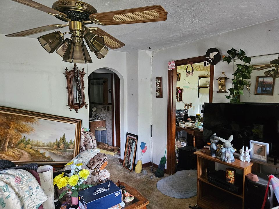 2nd image of 3656 Carlton St