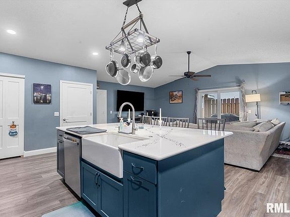 5th image of 153 Wintergreen Dr