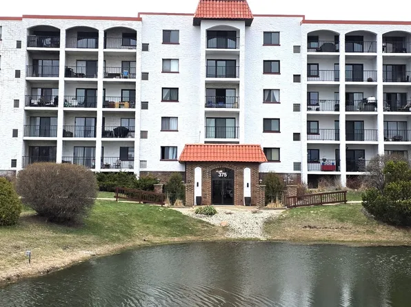 375 Plum Creek Dr APT 412, Wheeling, IL 60090