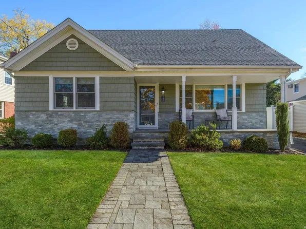 144 Kensington Road S, Garden City South, NY 11530
