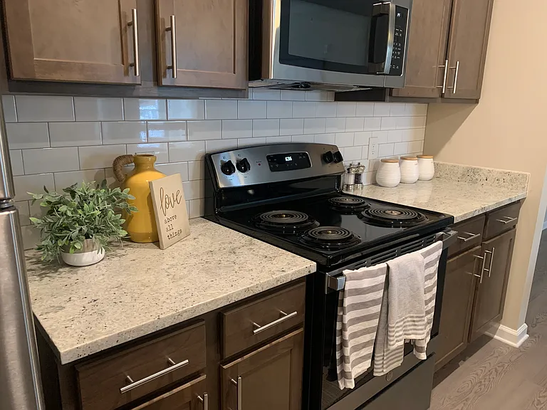 Graycroft & Graybrook Apartments — Photo 37