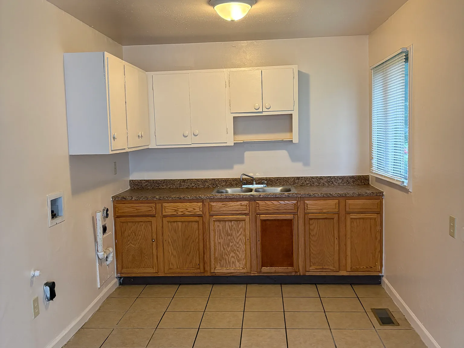 3 bed, 979 sqft, $1,095 — Photo 2