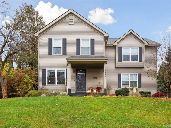 16225 Apple Ln, Linden, MI 48451