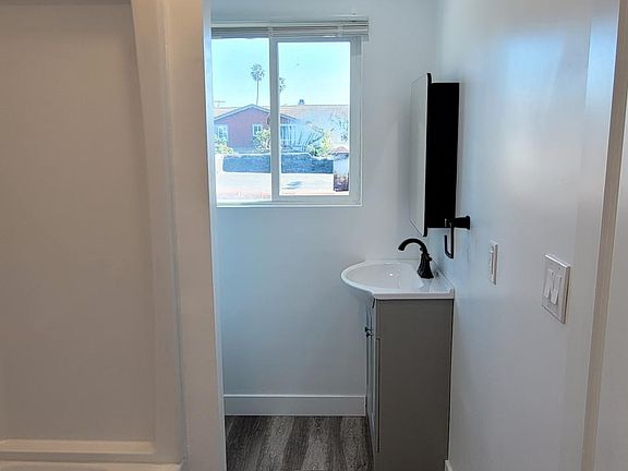 4th image of 2995 Thorn St