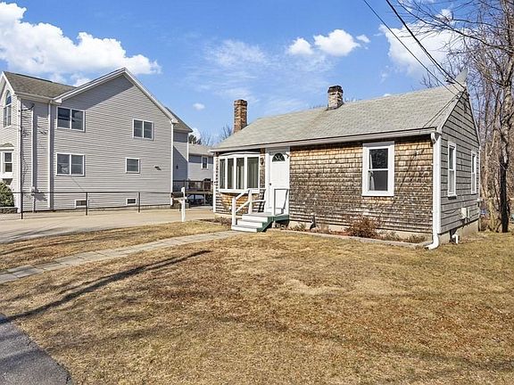 3rd image of 723 Old Randolph St