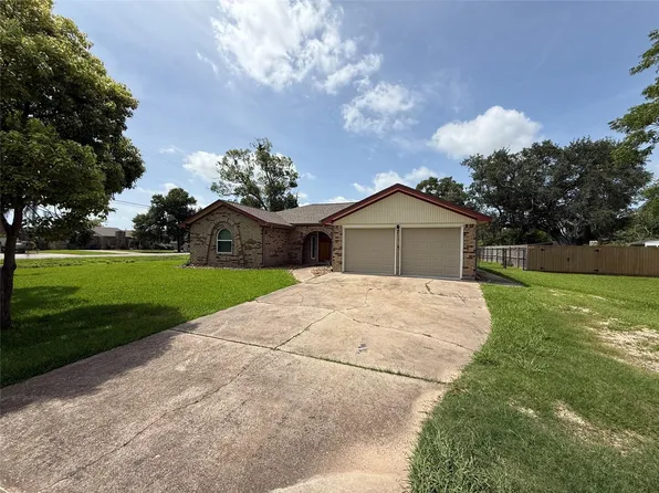 201 San Saba St, Richwood, TX 77531