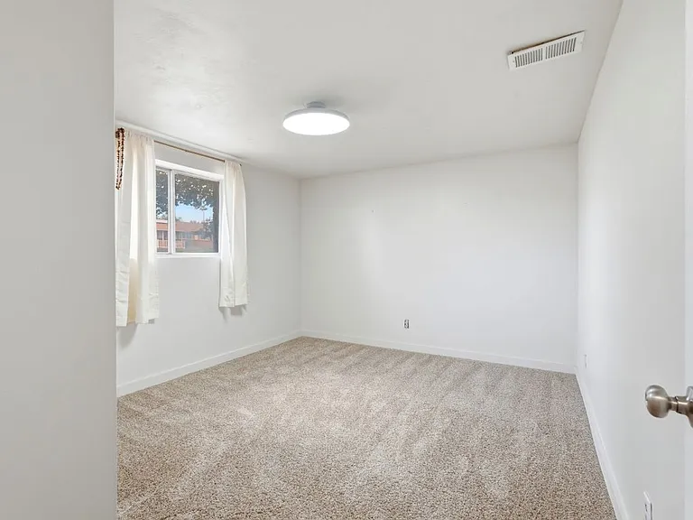 666 W 725 N — Photo 14