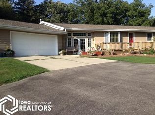 945 S 4th St, Forest City, IA 50436