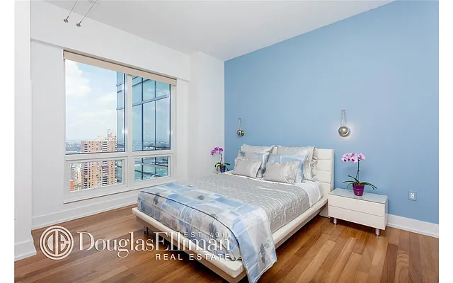 Sold by Douglas Elliman | media 14