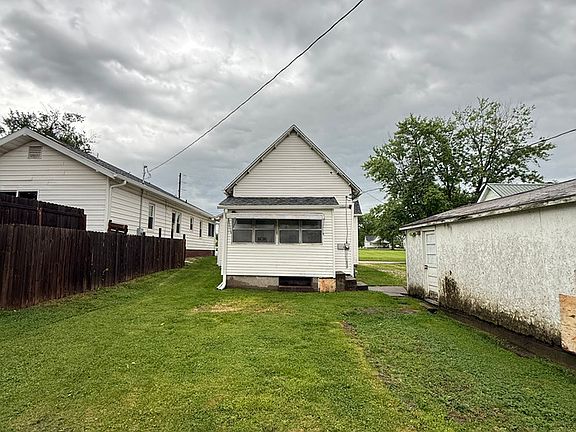 4th image of 564 N North Court St