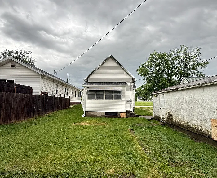 564 N North Court St — Photo 4