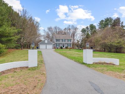 5 Applewood Drive, Quaker Hill, CT, 06375