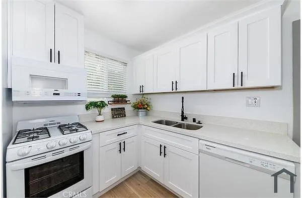 Building Photo - 218 E Hullett St #A