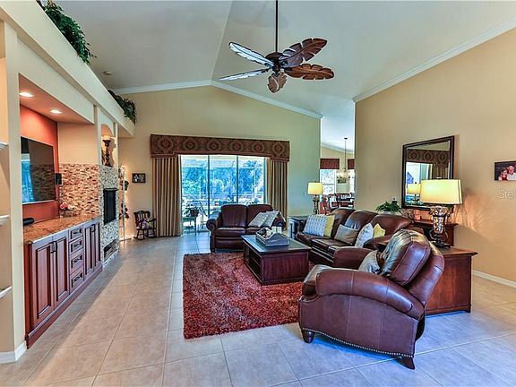 5th image of 2427 N Brentwood Cir