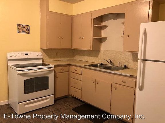 2nd image of 1721 E Cedar Ave