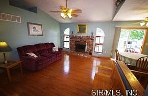 3rd image of 2309 Holiday Ln