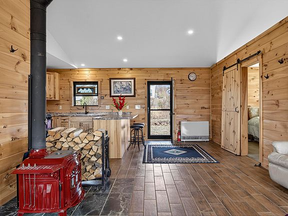 4th image of 32 Sandy Ridge Lane