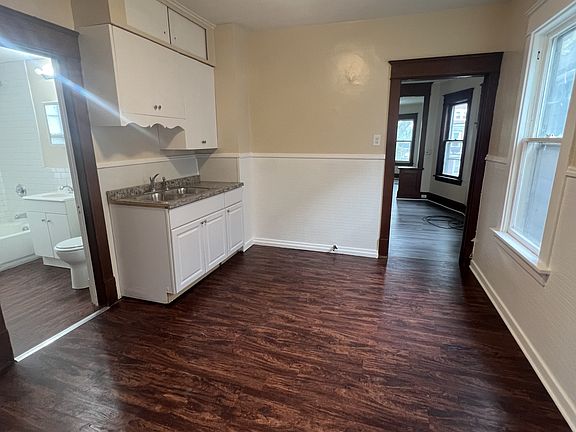 3rd image of 252 Cambridge Ave APT 2