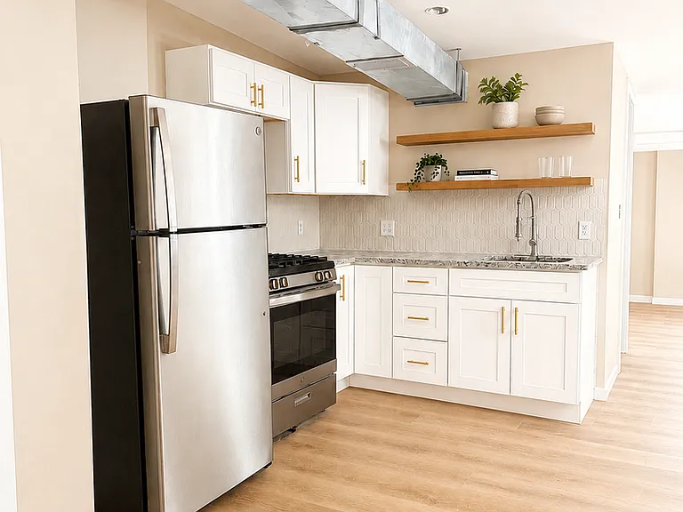 2582 W McMicken Ave — Photo 7