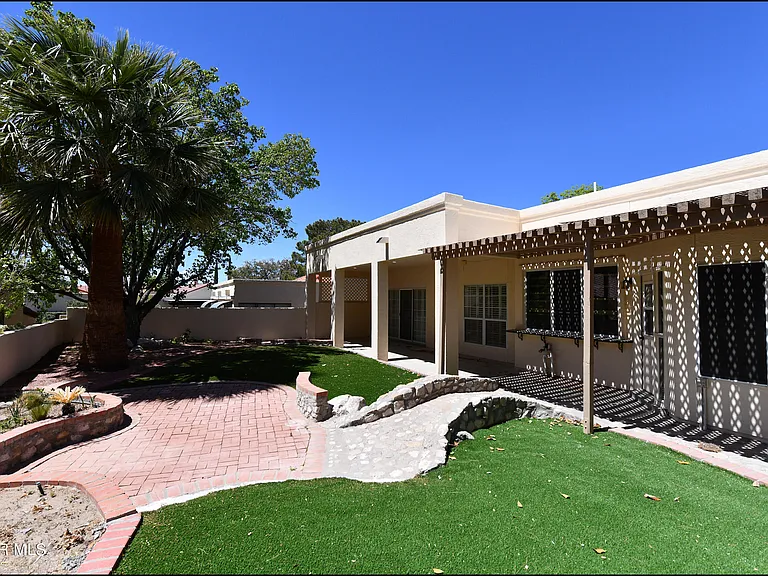 1004 Los Jardines Cir — Photo 34