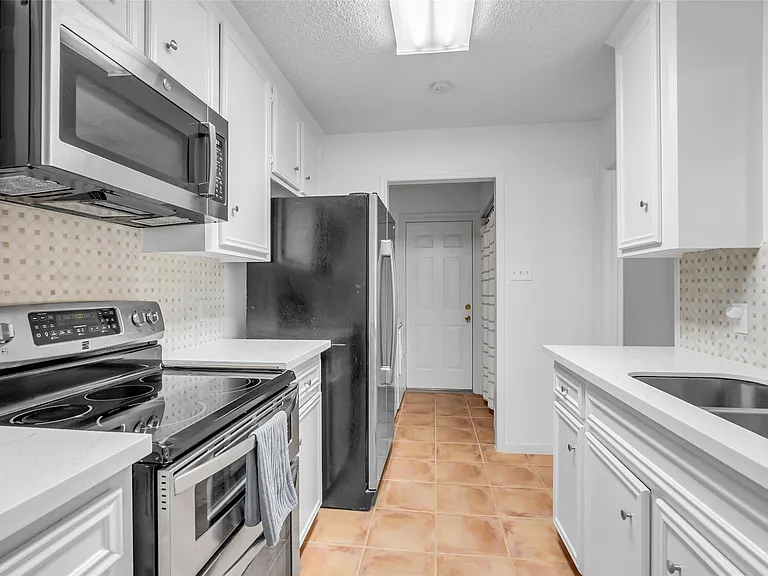 13740 Hollowgreen Dr #605 — Photo 15
